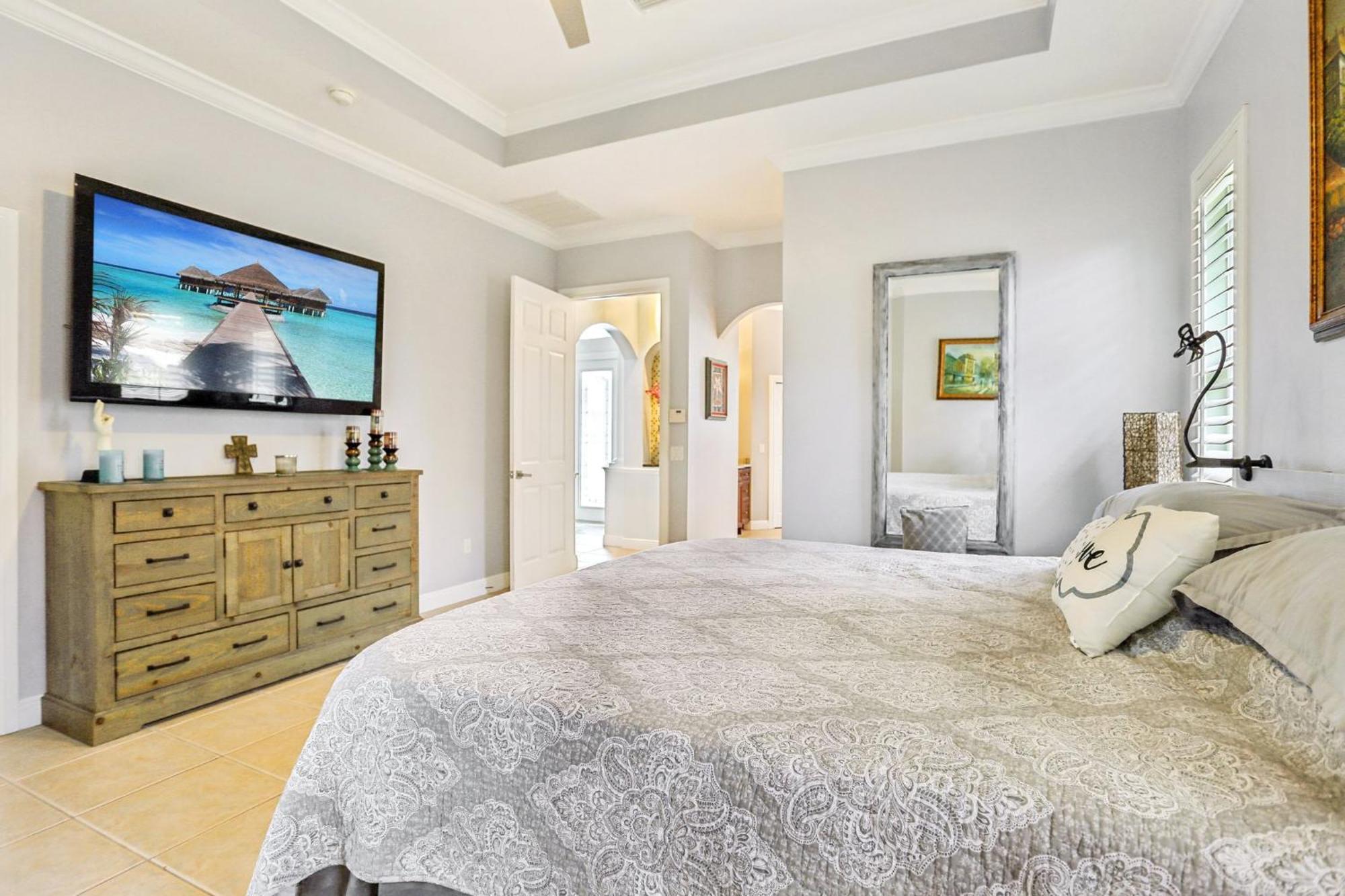 Cape Paradise - Your Luxury Tropical Retreat Cape Coral
